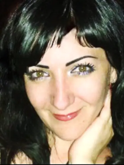 100 yo brunette Firastname.