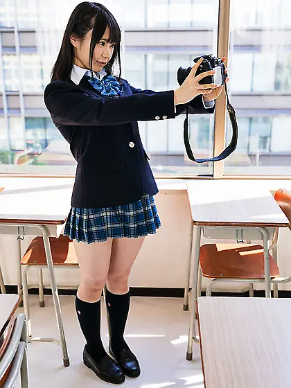 Bored schoolgirl spreads her legs to take pics of her tight puss