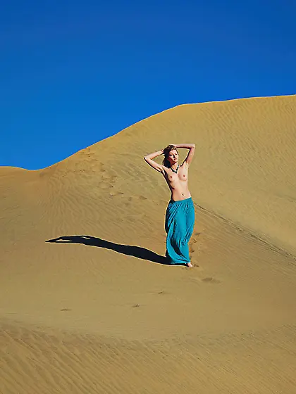 Skirt-wearing topless hottie decides to get totally naked in the