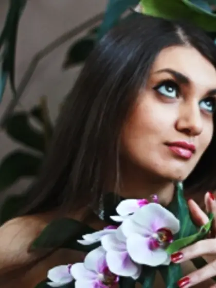 Redhead Teen Zeynap Dancing.