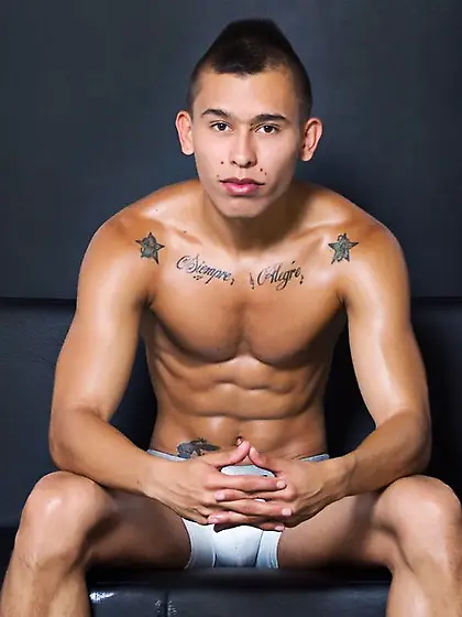 Young gay teoXavier like to snapshot