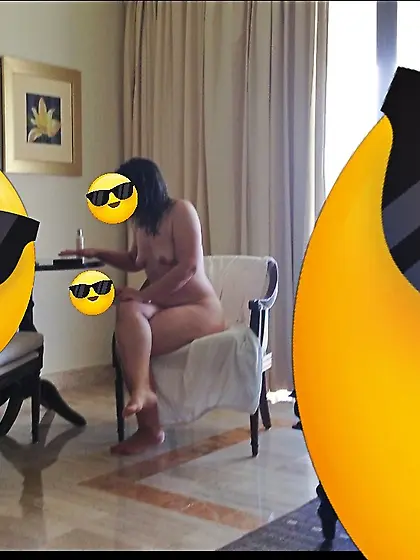 Spy pics--more birthday suit beauties