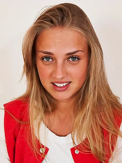 Cock-sucking whore put chain