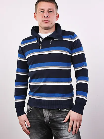 Well built guy will grow cock hungry