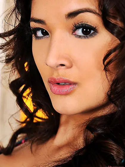 Innocent looking brunette Julia Assange with tanned hot body pos