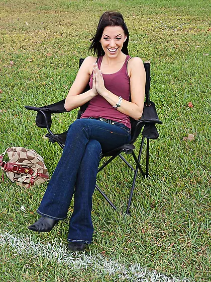 This is the beautiful bimbo Juelz Ventura that has the dick in h