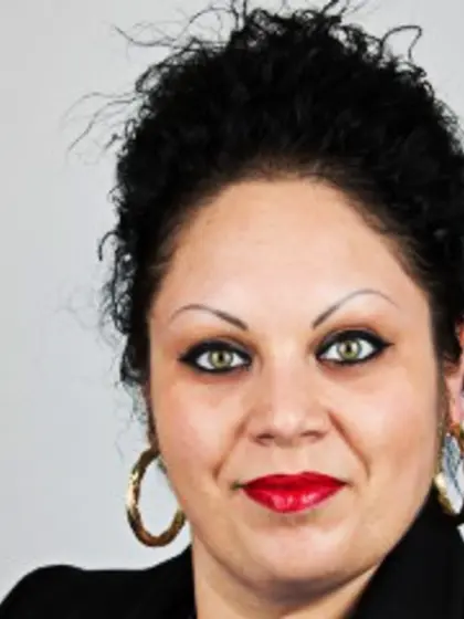 27 yo brunette Lala003.