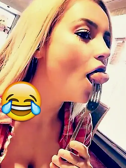 Melissa Reeves Cleavage Photo