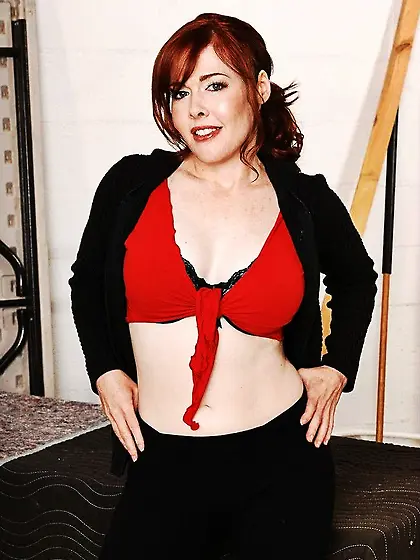 Cute redhead babe, Mae Victoria gets off her clothes and shows h