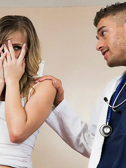 Bimbo patient doesn't mind if doctor properly drills all her tig