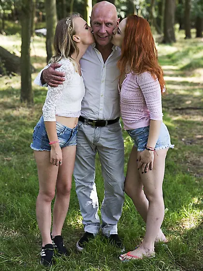 Stunning smokin' blonde with a gift for fucking in an FFM