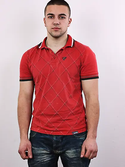 Straight guy takes money to go gay