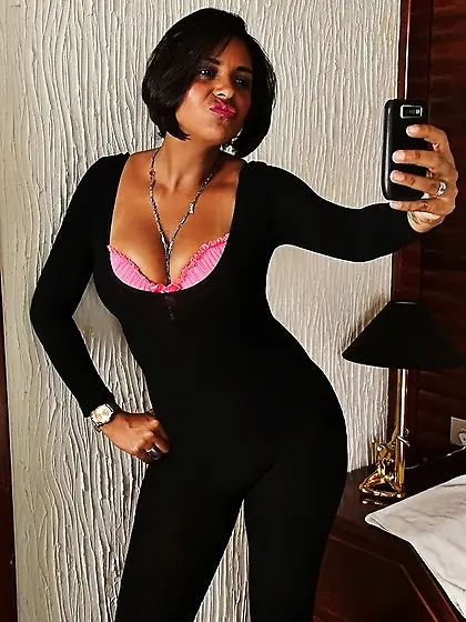 Naked model masturbation