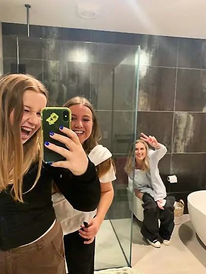 Pissing girls