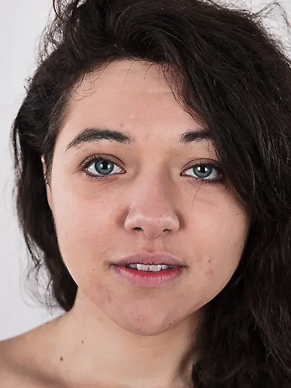 Good looking solo babe shows off her incredible body for you