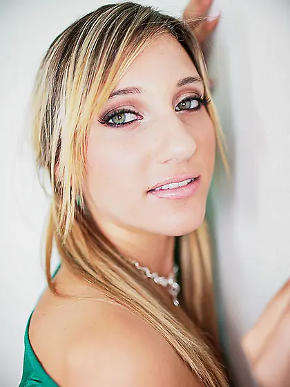 Guy???s fat member is stretching the moist pussy and hungry mout