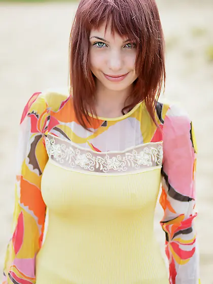 Foxy redhead displays skinny