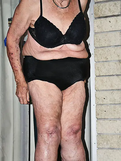 GRANNY MATURE SLUT MILFS