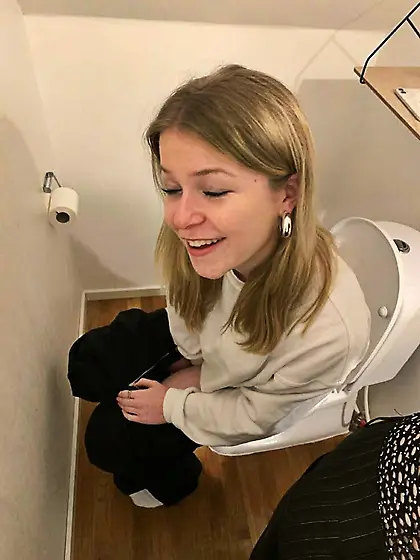 Pissing girls