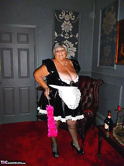 Gaudy elderly short haired