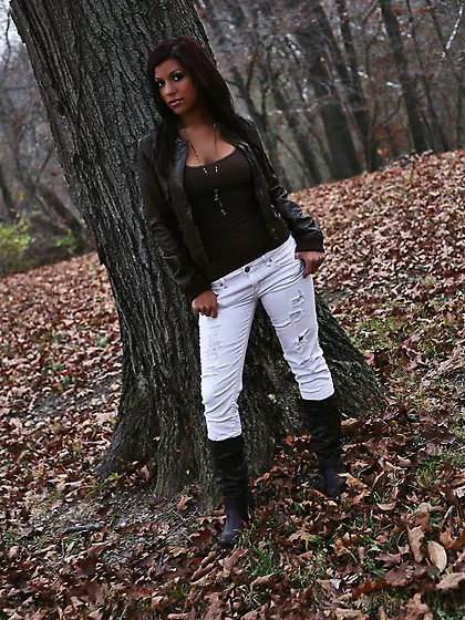 Shameless Latina bimbo Briana Lee strips and shows big full cans