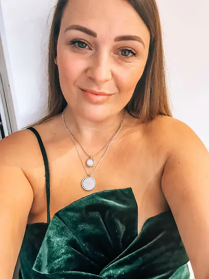 MILF Ashlee has a face for soaking