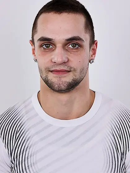 Tattooed bi guy likes hard cocks