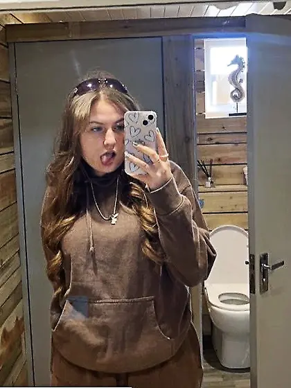 Big tits size queen Lincoln uni slut - Daisy