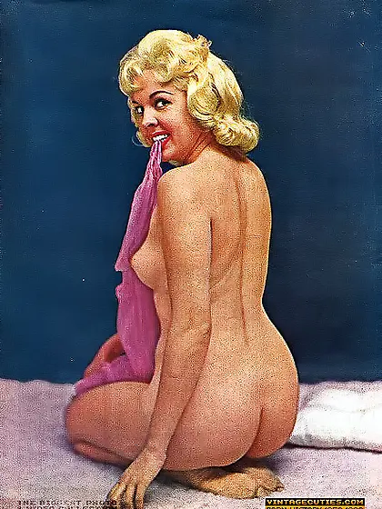 Voluptuous milfs posing naked