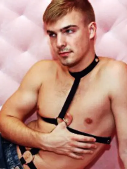 Blonde cash perform close