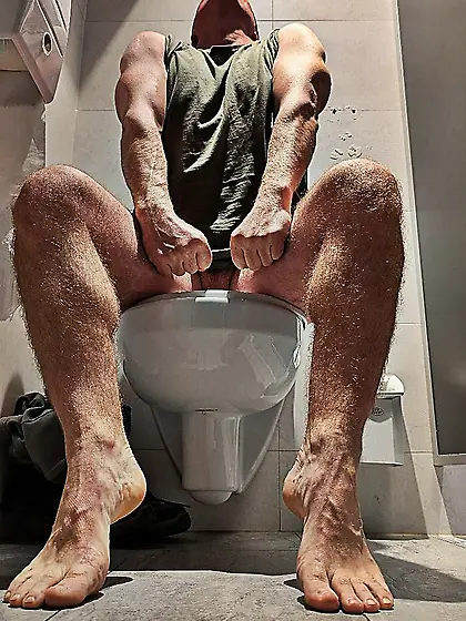 Andy Gymnast toilet rest stop lust 16