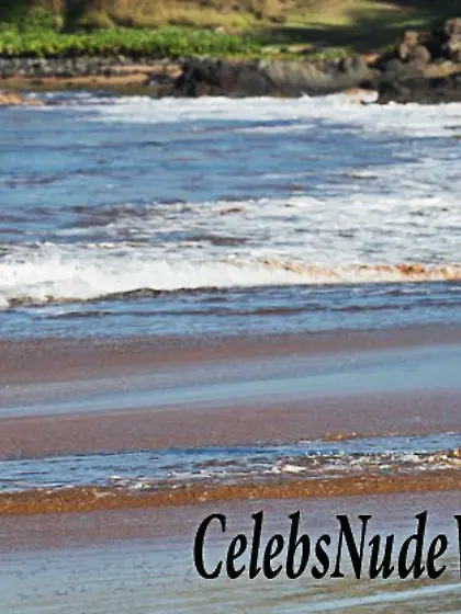 Kaitlyn Bristowe Cameltoe While On The Beach In Hawaii