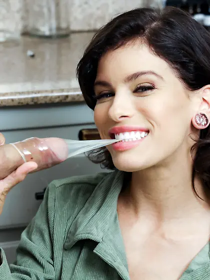 Petite MILF Jesse Pony gets deeply fucked and creampied