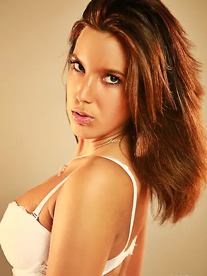 This babe is surely one of the finest models right now,  she will