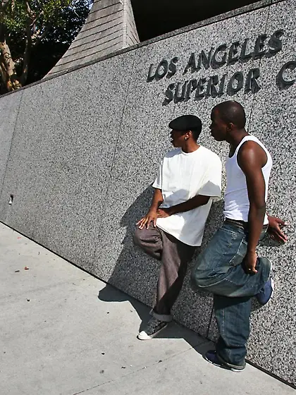 Four-eyed milf Kelly Leigh blows two black cocks and becomes bad