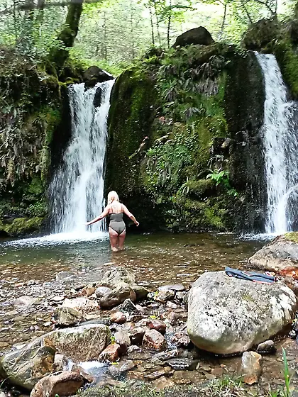 Slut mom Linda exposed