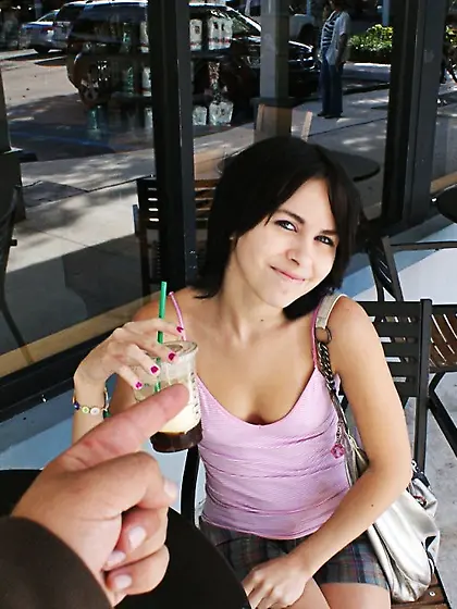 Slim white babe gets rid of her clothes, kneels to suck dick and