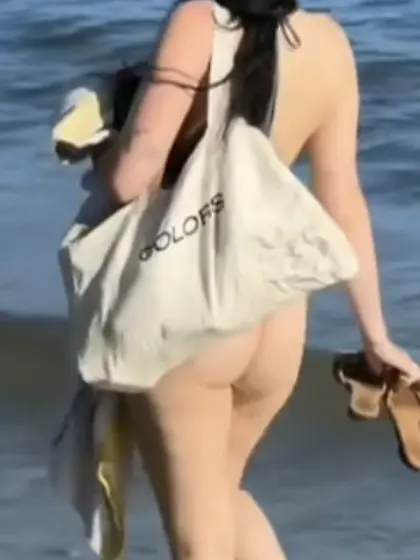 Noah Cyrus Ass