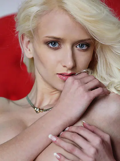 Blue-eyed serbian milf uncovers her swollen...