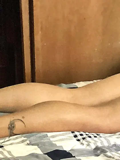 My fat mom showing her swollen butt