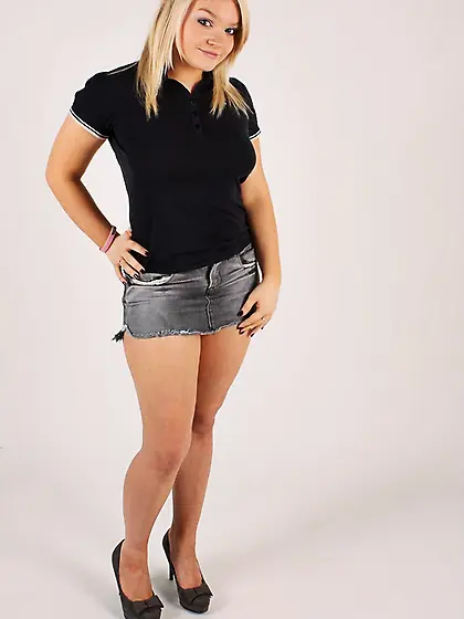 Foxy blonde strips black