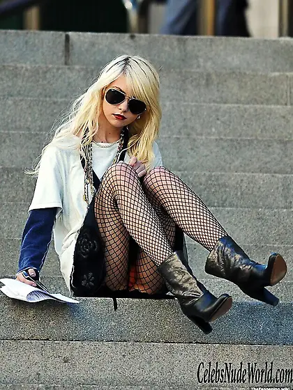 Taylor Momsen Nude
