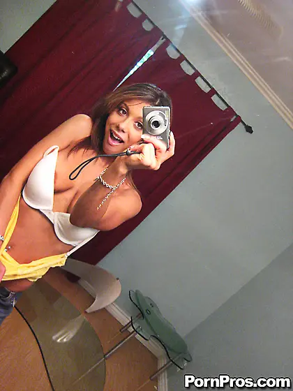 Amateur brunette sweetie smoking