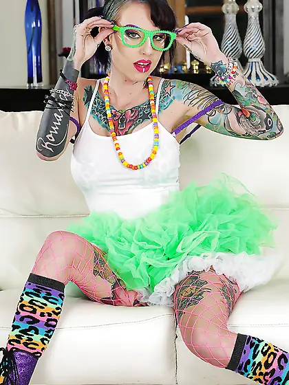 Bald pussy high heel fetish