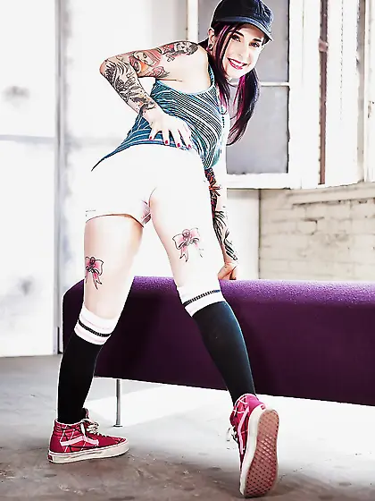 Amateur hot brunette anal