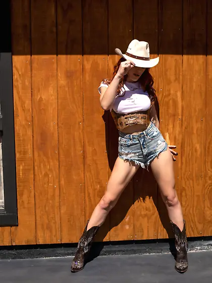 Fantastic redhead chick pleasuring glamorous brunette in bed