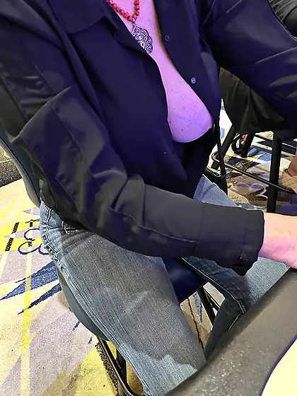 Casino downblouse nip