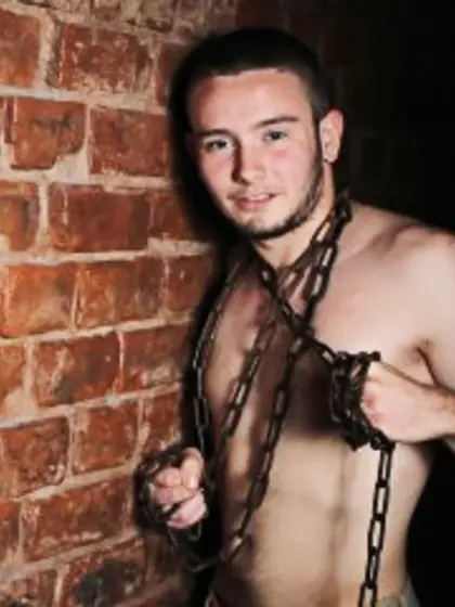 Brunette alan perform close