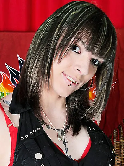 Alternative tattooed TS hottie