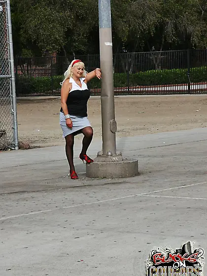 Lusty mature Dana Hayes picks up a black basketball player then